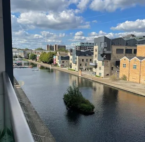Modern Apartment W/ Canal View