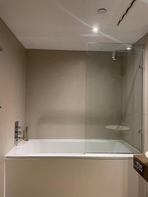 Appartamento Modern W/ Canal View Londra