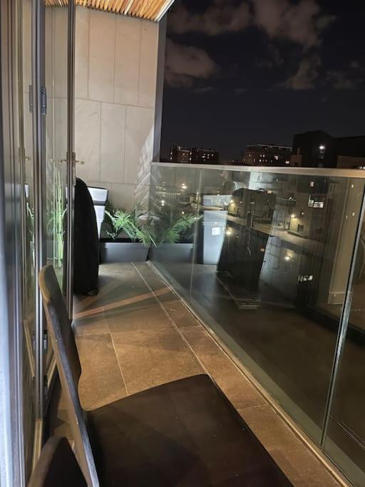 Modern W/ Canal View * Londra