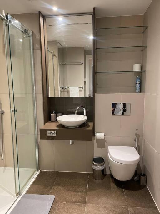 Appartamento Modern W/ Canal View Londra
