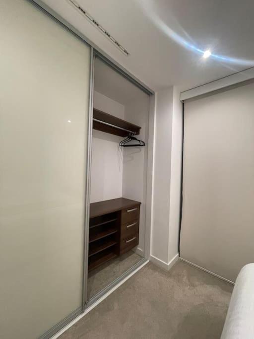 Appartamento Modern W/ Canal View Londra
