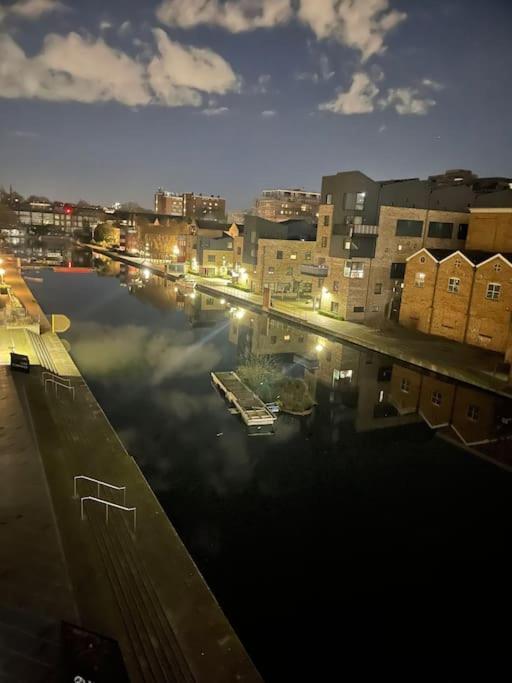Modern W/ Canal View * Londra
