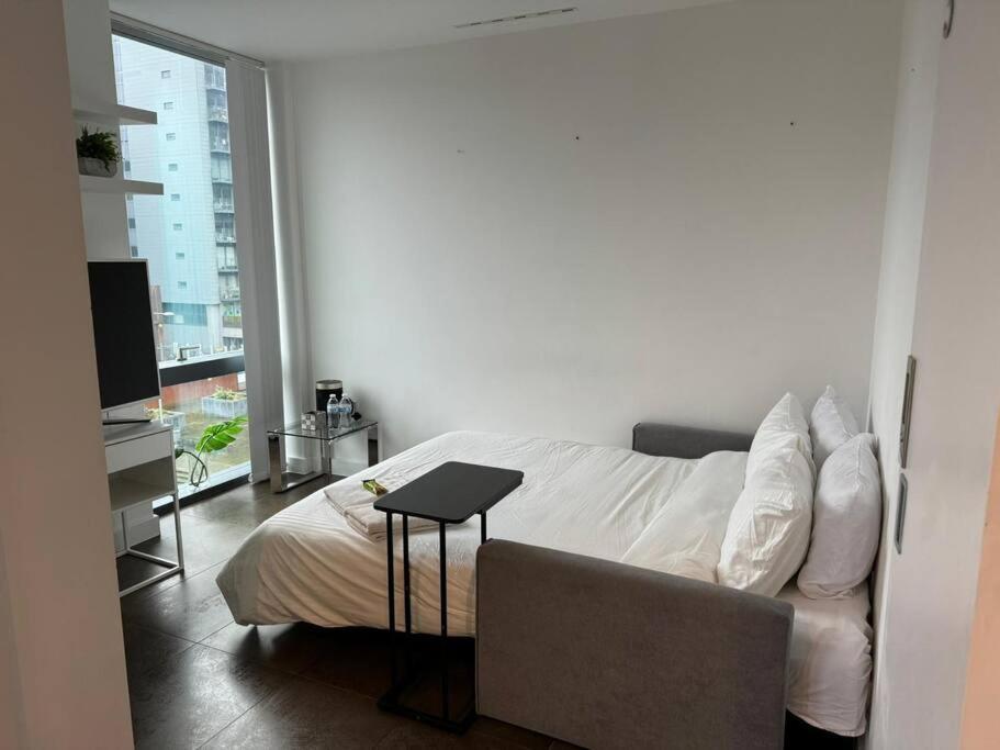 Appartamento Modern W/ Canal View Londra