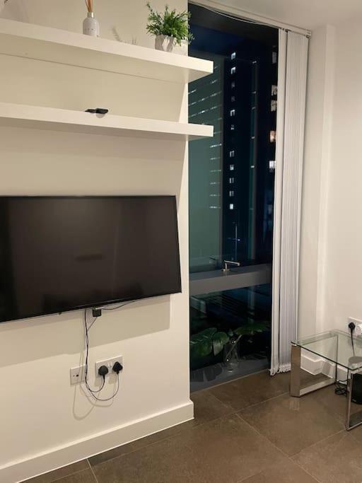 Modern W/ Canal View * Londra