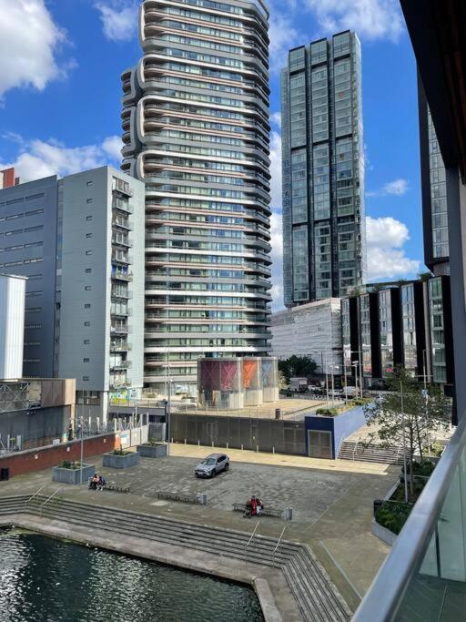 Appartamento Modern W/ Canal View Londra