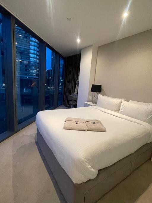 Modern W/ Canal View London