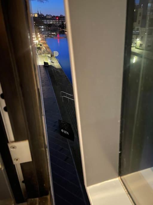 Modern W/ Canal View Apartment London