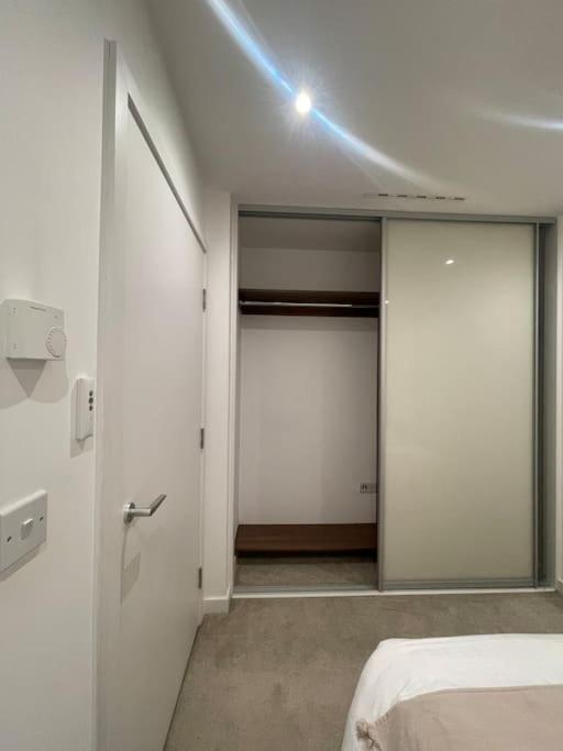 Modern W/ Canal View * London