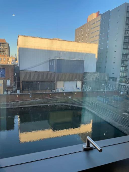 Modern W/ Canal View Apartment London